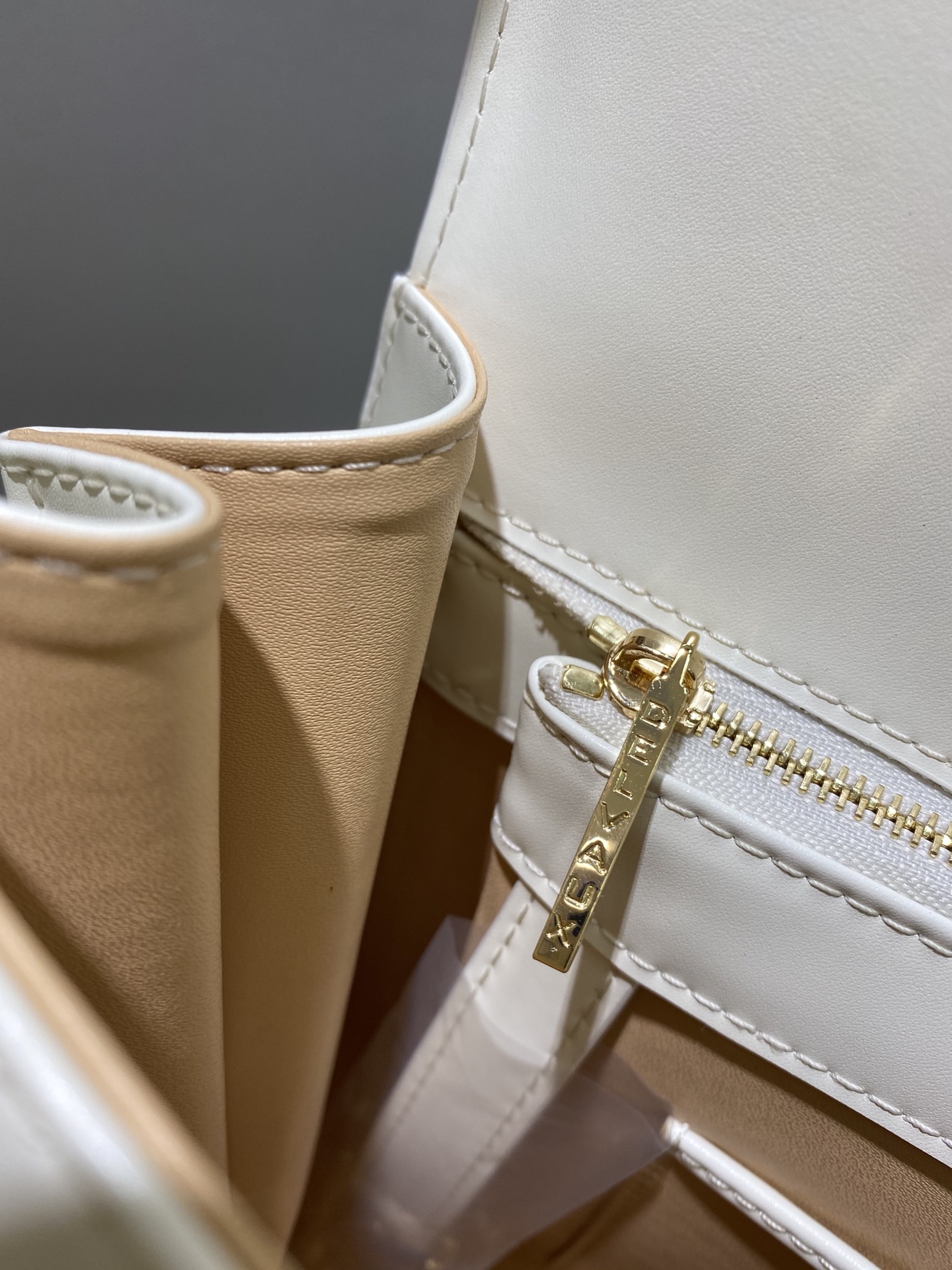 델보 브리앙 박스백 미듐